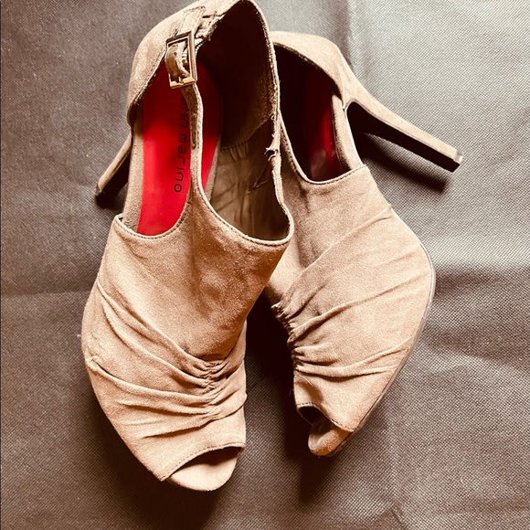 Ann Morino stylish heels - Picture 3 of 3